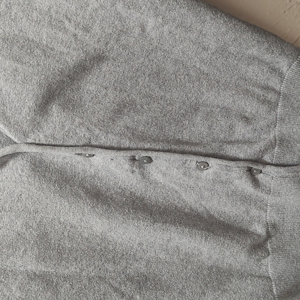 Basic H&M Sweater - Picture 3 of 4